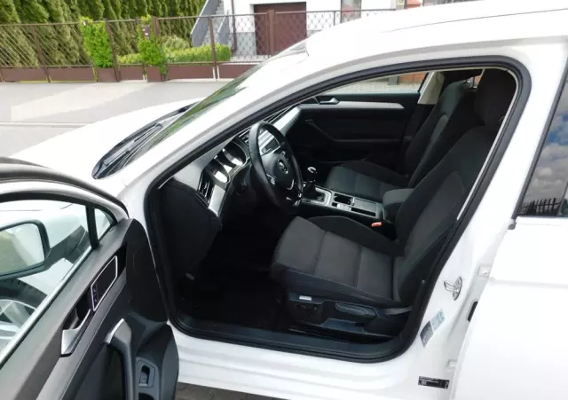 VOLKSWAGEN Passat Variant 2.0 TDI (BlueMotion Technology) Comfortline