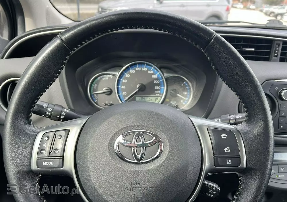 TOYOTA Yaris Hybrid 100 Premium