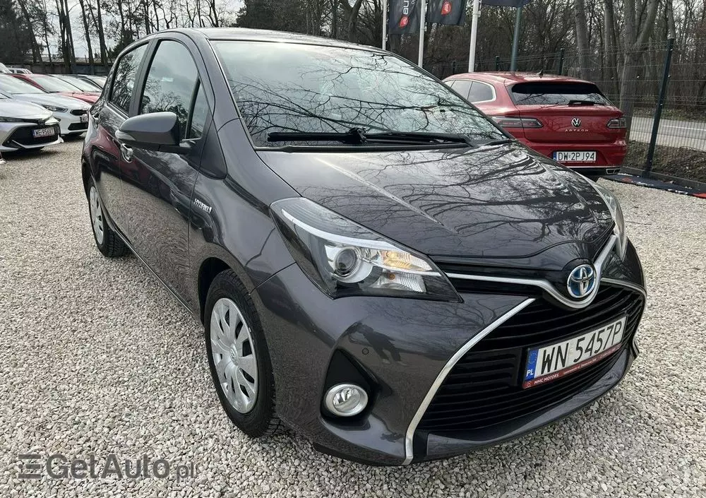 TOYOTA Yaris Hybrid 100 Premium