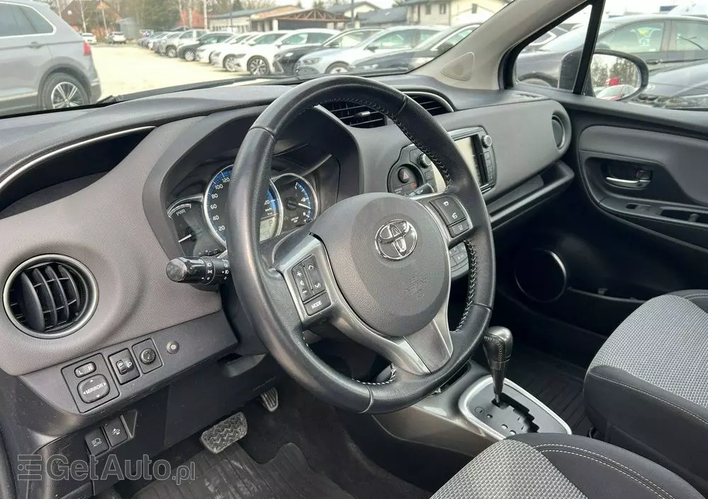 TOYOTA Yaris Hybrid 100 Premium