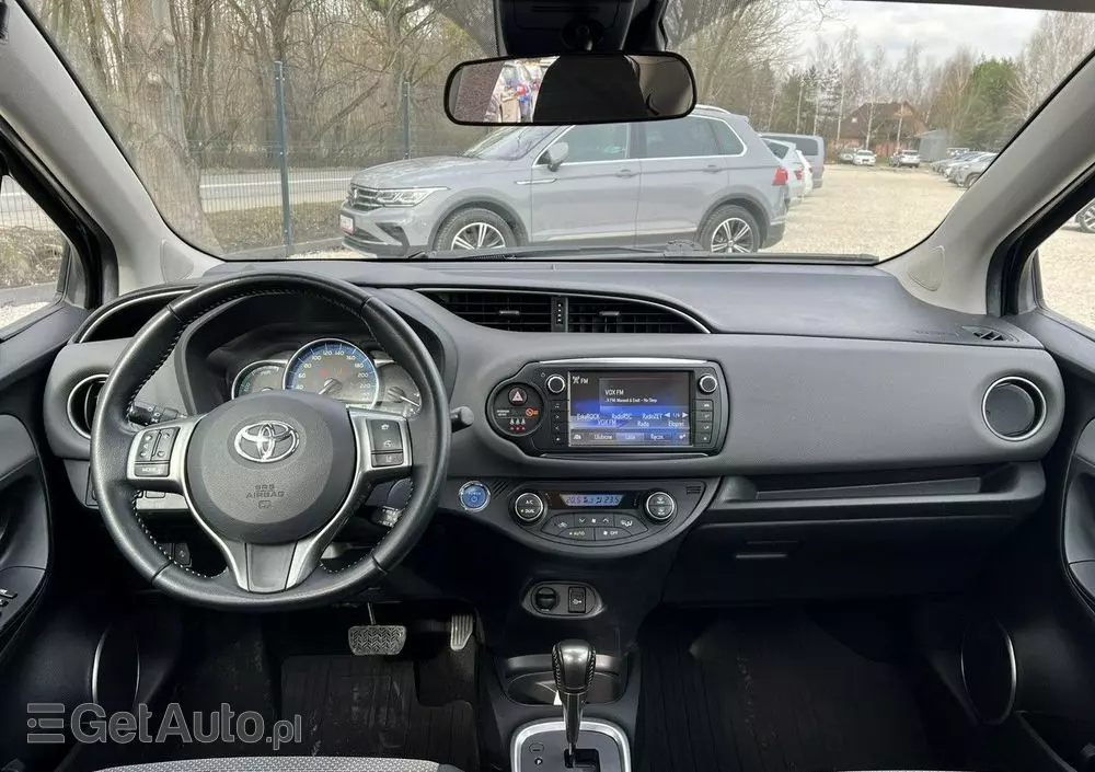 TOYOTA Yaris Hybrid 100 Premium