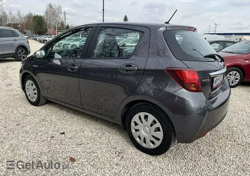 TOYOTA Yaris Hybrid 100 Premium