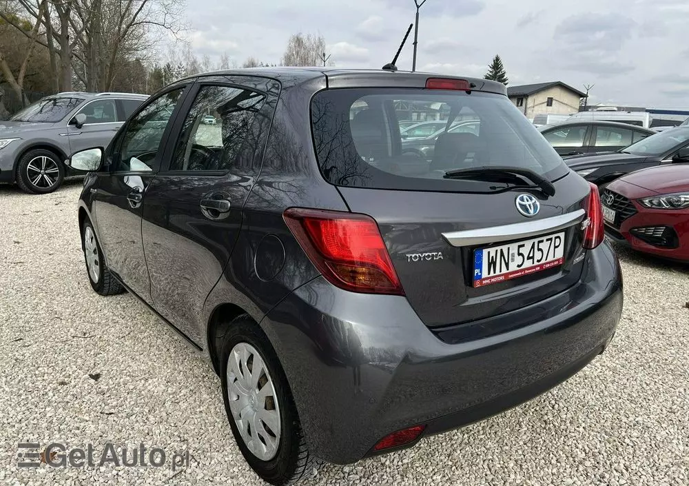 TOYOTA Yaris Hybrid 100 Premium