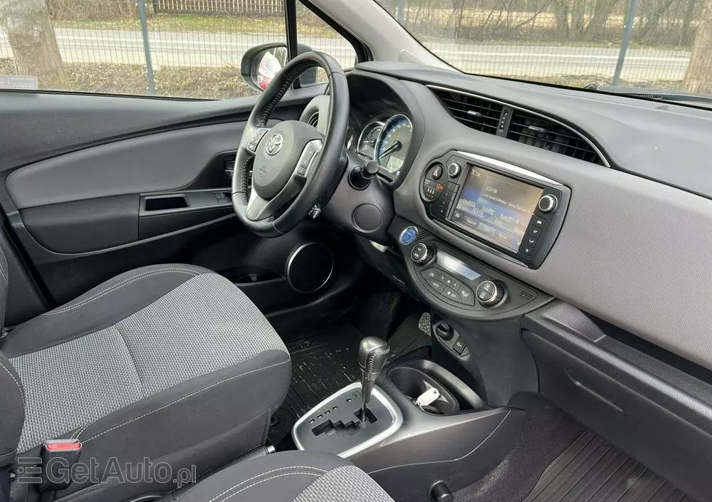 TOYOTA Yaris Hybrid 100 Premium