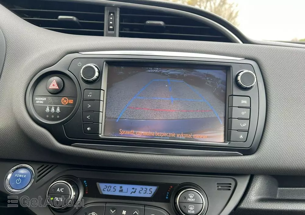 TOYOTA Yaris Hybrid 100 Premium