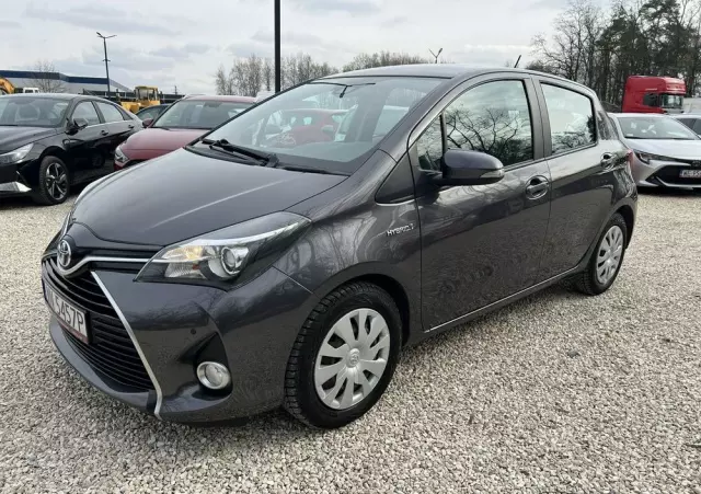 TOYOTA Yaris Hybrid 100 Premium