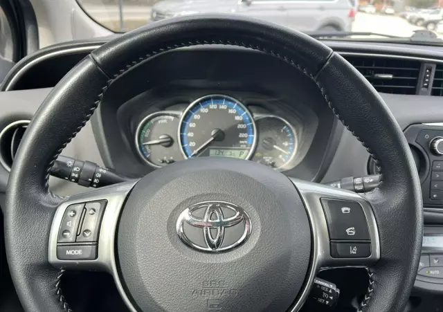 TOYOTA Yaris Hybrid 100 Premium