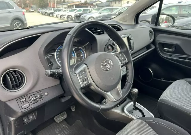TOYOTA Yaris Hybrid 100 Premium
