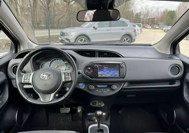 TOYOTA Yaris Hybrid 100 Premium