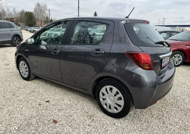 TOYOTA Yaris Hybrid 100 Premium