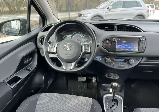 TOYOTA Yaris Hybrid 100 Premium