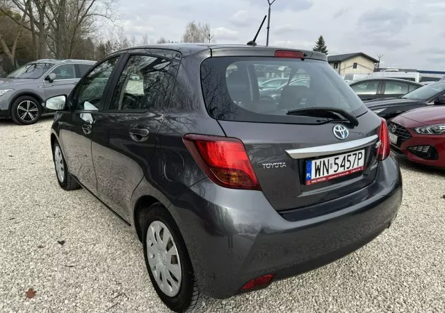 TOYOTA Yaris Hybrid 100 Premium