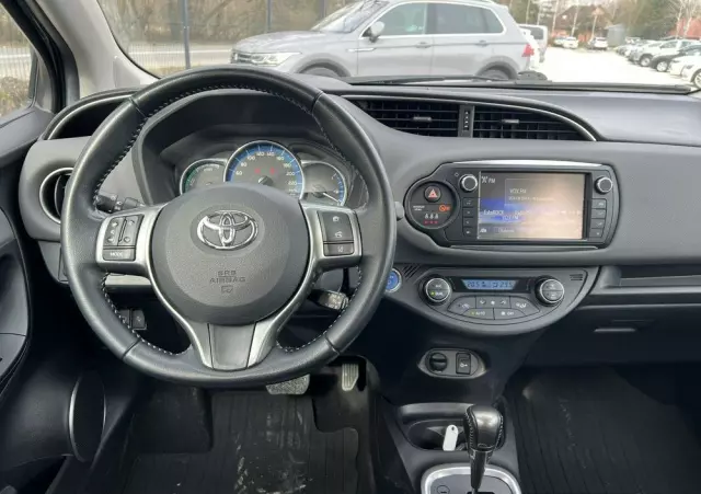 TOYOTA Yaris Hybrid 100 Premium