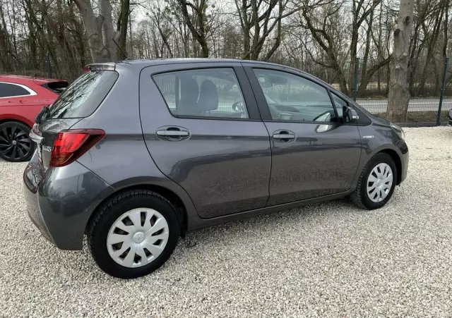 TOYOTA Yaris Hybrid 100 Premium