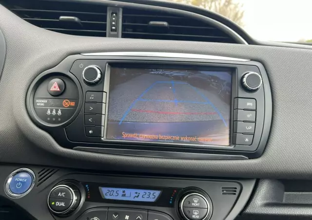 TOYOTA Yaris Hybrid 100 Premium