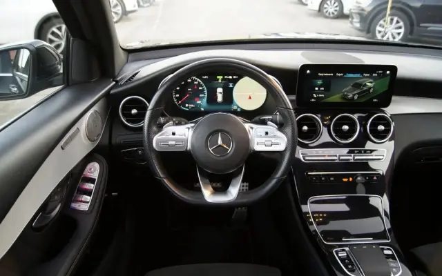 MERCEDES-BENZ GLC 300 e 4Matic 9G-TRONIC AMG Line Plus