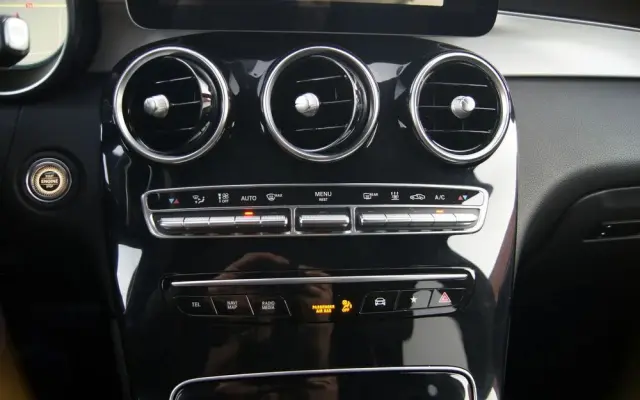 MERCEDES-BENZ GLC 300 e 4Matic 9G-TRONIC AMG Line Plus