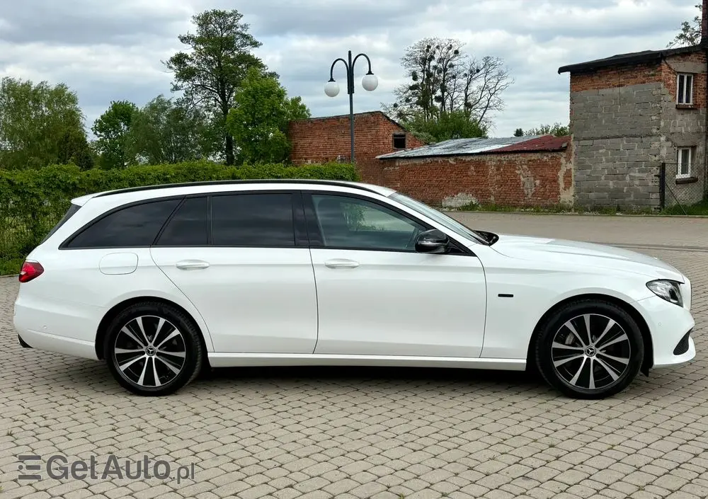 MERCEDES-BENZ Klasa E 300 de T 9G-TRONIC