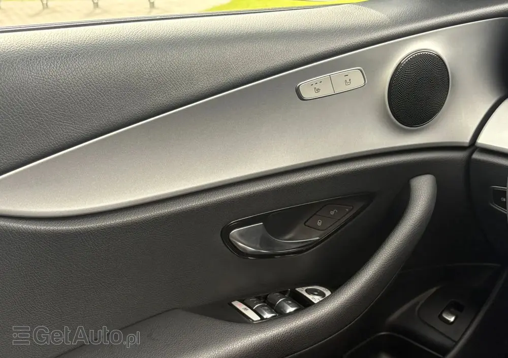 MERCEDES-BENZ Klasa E 300 de T 9G-TRONIC