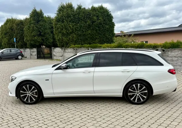 MERCEDES-BENZ Klasa E 300 de T 9G-TRONIC