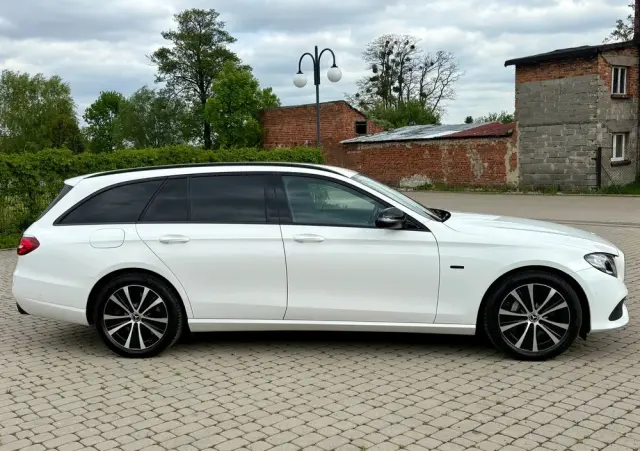 MERCEDES-BENZ Klasa E 300 de T 9G-TRONIC