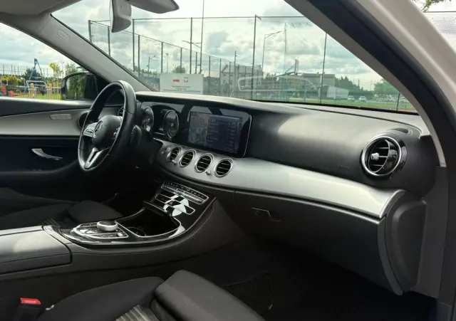 MERCEDES-BENZ Klasa E 300 de T 9G-TRONIC