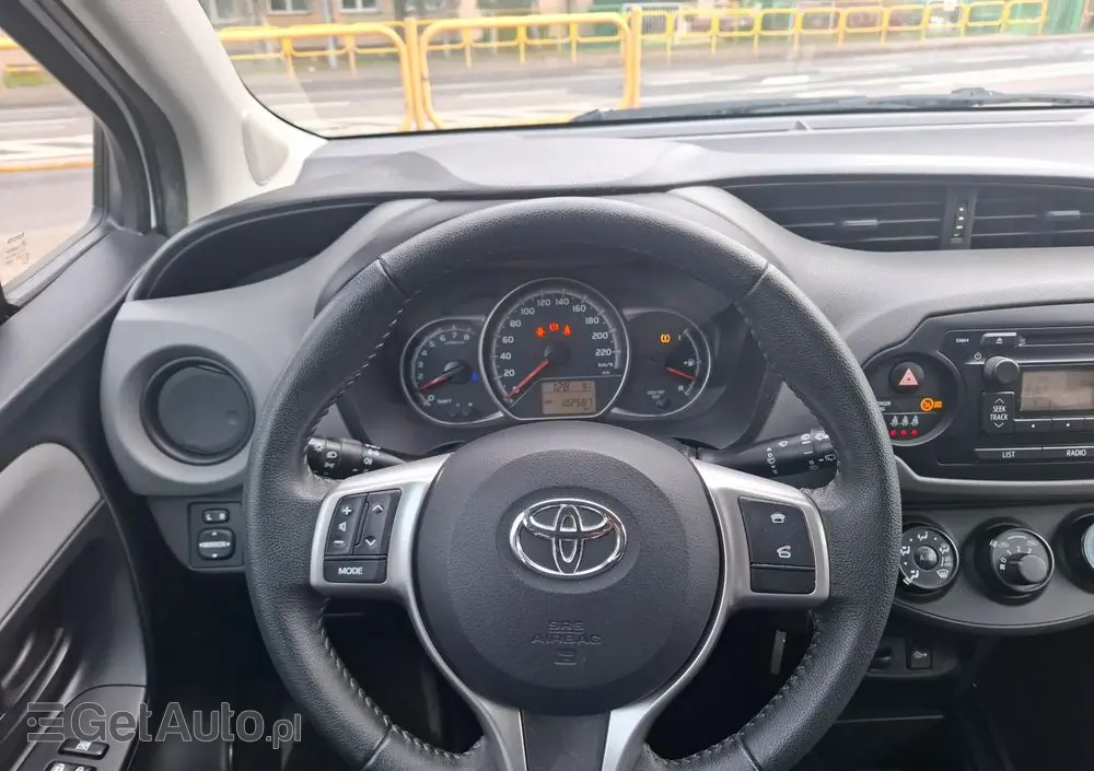TOYOTA Yaris 