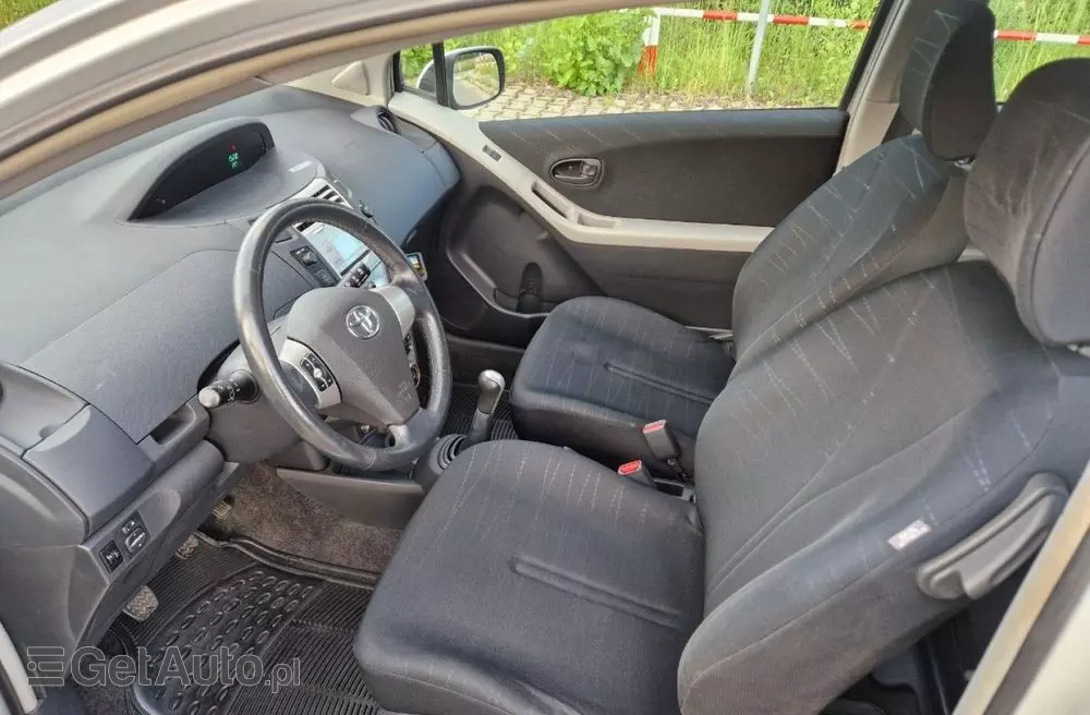 TOYOTA Yaris 1.3 VVT-i Sol