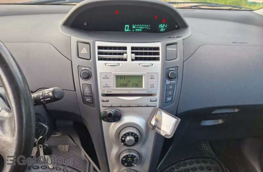 TOYOTA Yaris 1.3 VVT-i Sol