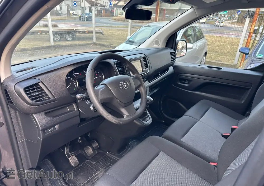 TOYOTA Proace 