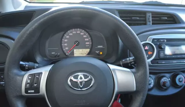 TOYOTA Yaris 1.33 Dual VVT-i (99 KM)