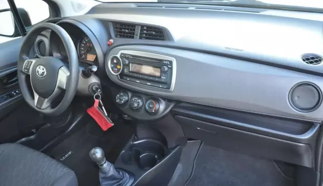 TOYOTA Yaris 1.33 Dual VVT-i (99 KM)