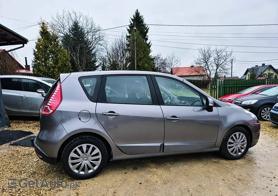 RENAULT Scenic 1.6 16V 110 TomTom Edition