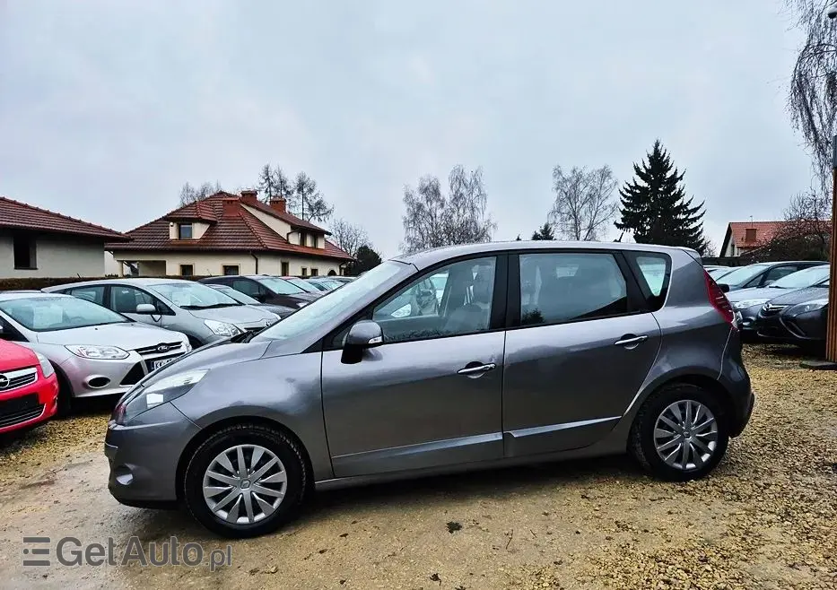 RENAULT Scenic 1.6 16V 110 TomTom Edition