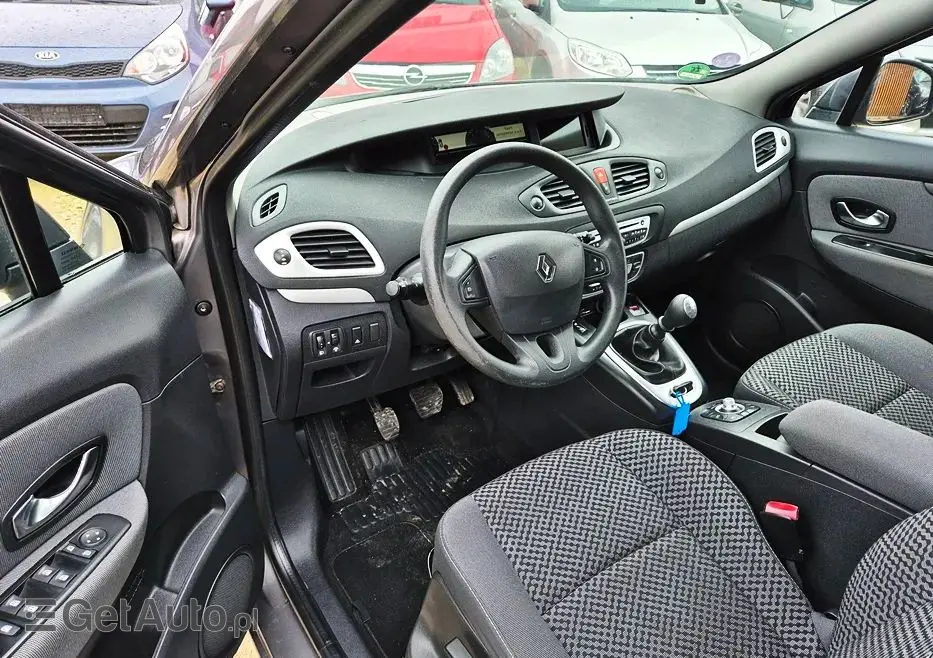 RENAULT Scenic 1.6 16V 110 TomTom Edition