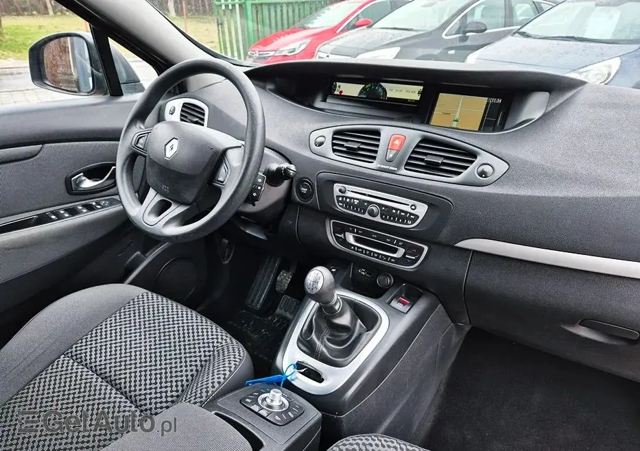 RENAULT Scenic 1.6 16V 110 TomTom Edition