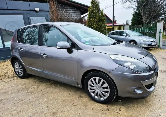 RENAULT Scenic 1.6 16V 110 TomTom Edition