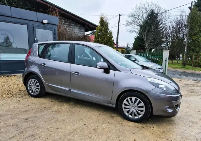 RENAULT Scenic 1.6 16V 110 TomTom Edition