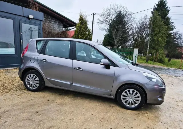 RENAULT Scenic 1.6 16V 110 TomTom Edition