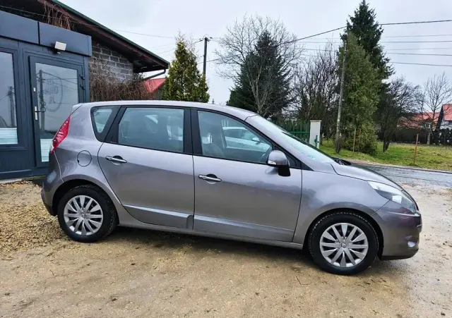 RENAULT Scenic 1.6 16V 110 TomTom Edition