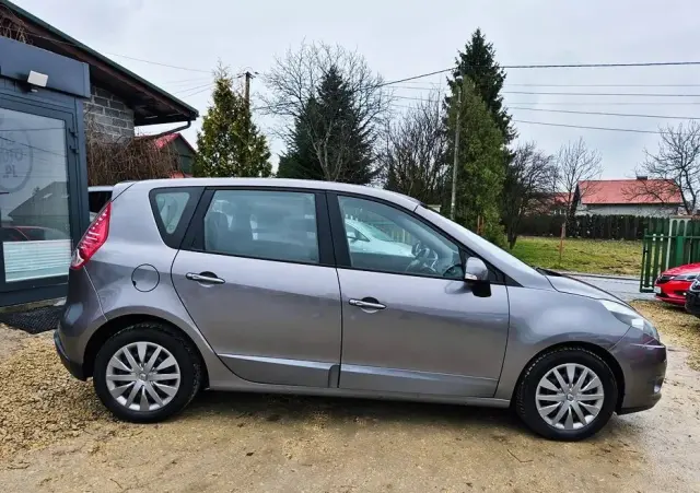 RENAULT Scenic 1.6 16V 110 TomTom Edition