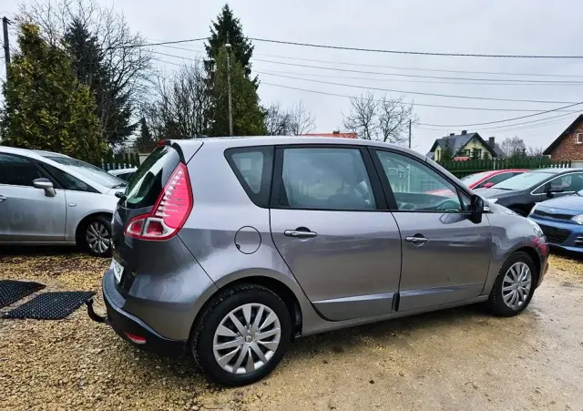 RENAULT Scenic 1.6 16V 110 TomTom Edition