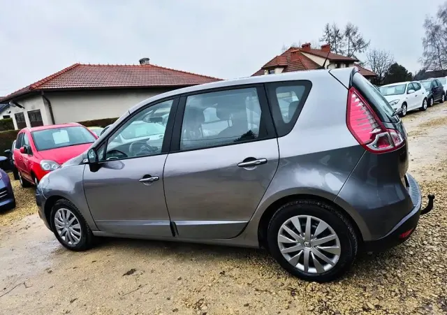 RENAULT Scenic 1.6 16V 110 TomTom Edition