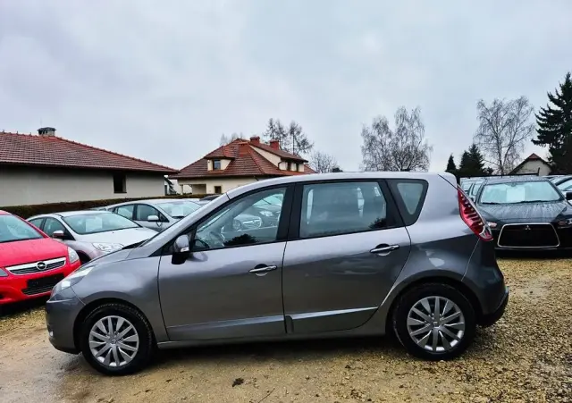 RENAULT Scenic 1.6 16V 110 TomTom Edition