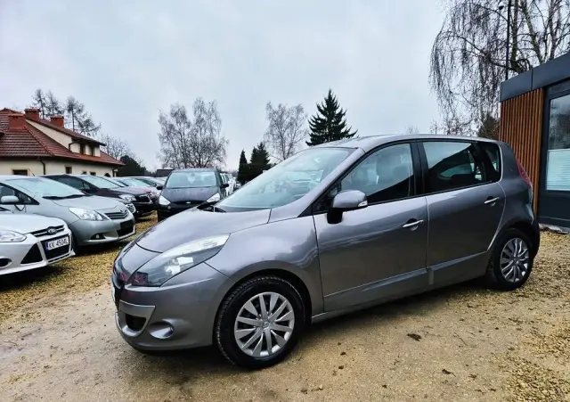 RENAULT Scenic 1.6 16V 110 TomTom Edition