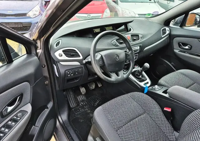 RENAULT Scenic 1.6 16V 110 TomTom Edition