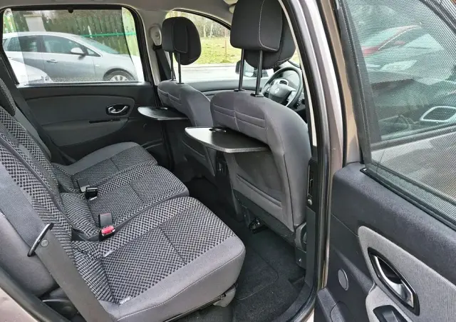 RENAULT Scenic 1.6 16V 110 TomTom Edition