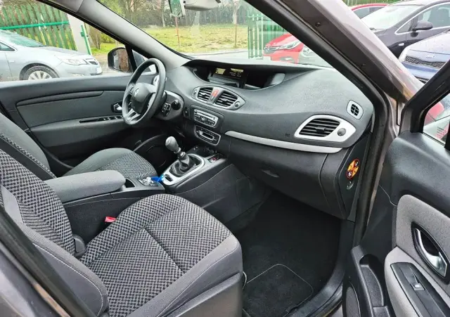 RENAULT Scenic 1.6 16V 110 TomTom Edition