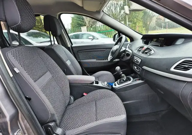 RENAULT Scenic 1.6 16V 110 TomTom Edition