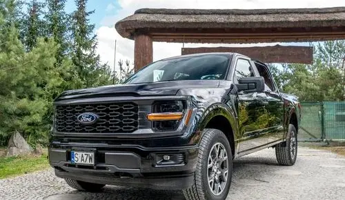 FORD F-150 